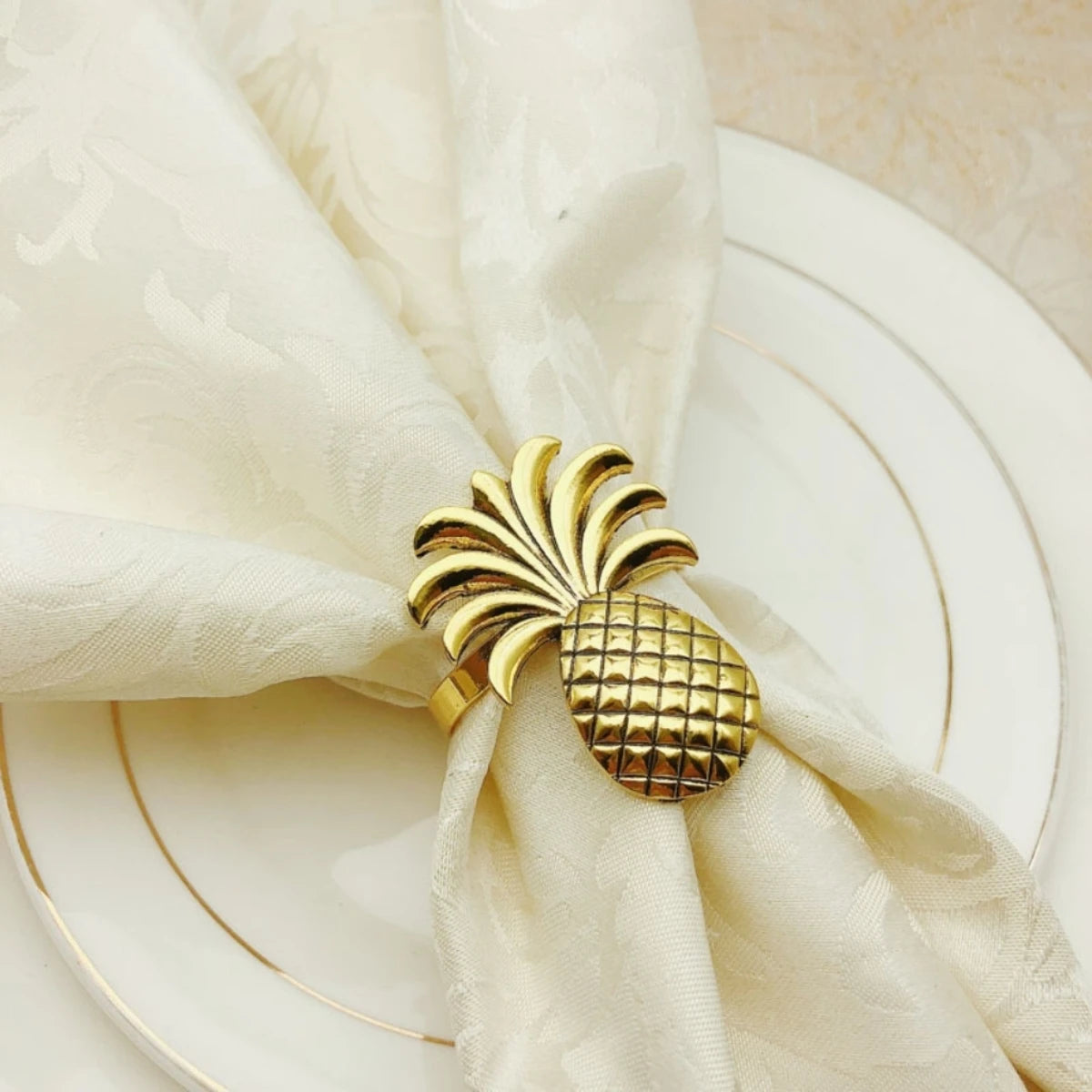 10Pcs/Lot Hot Sale Pineapple Napkin Ring Metal Plating Napkin Ring Ring Stand Wedding Holiday Party Table Decoration